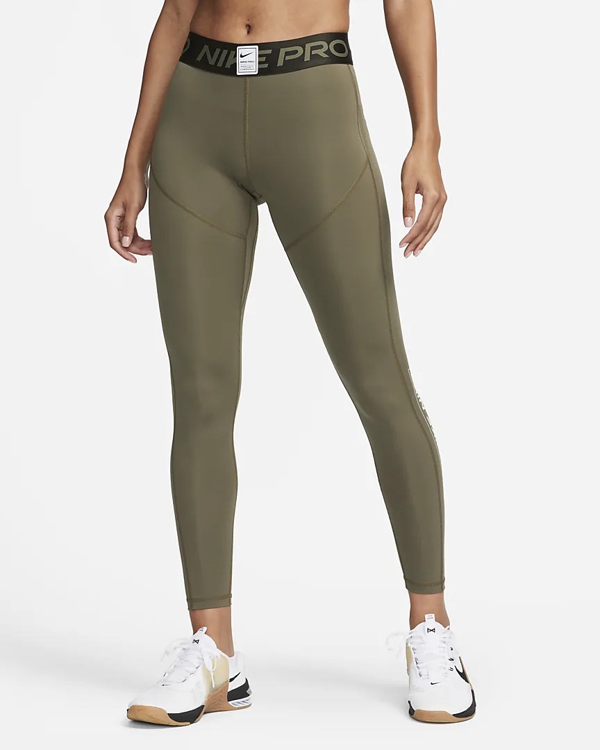 3_Nike cyber week Leggings de talle medio con estampado - Mujer