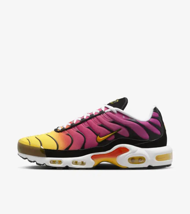  Air Max Plus Gold and Raspberry Red_1