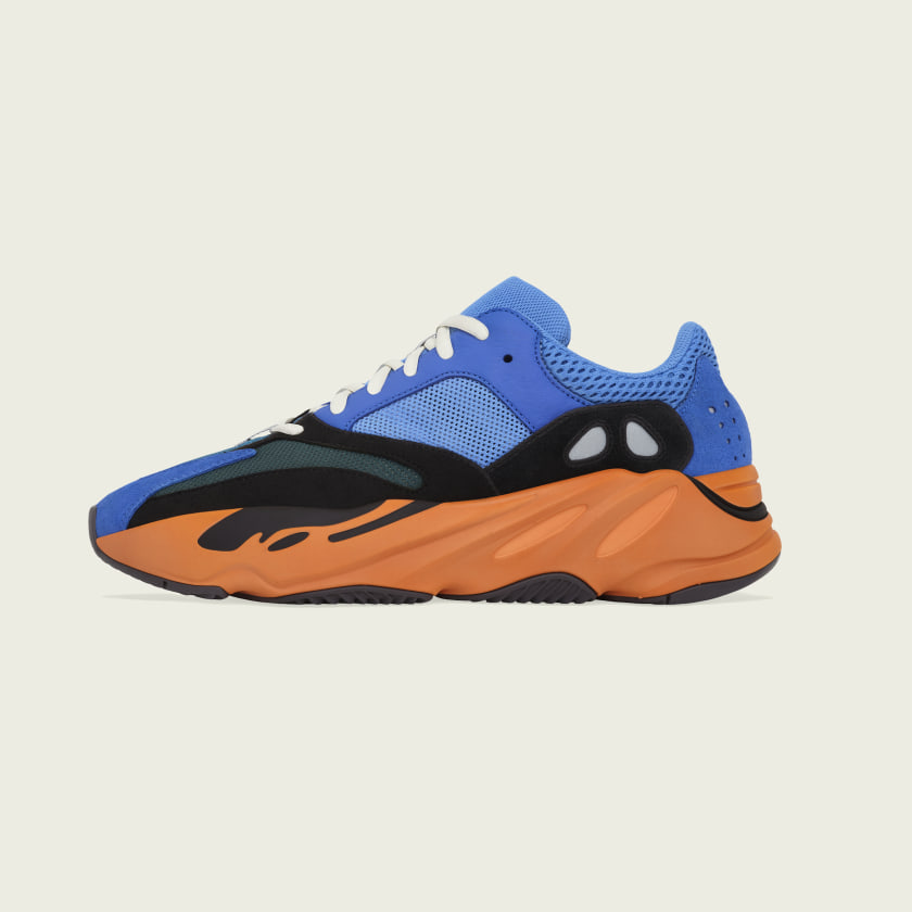 UNAS YEEZY BOOST 700 DE COLORES LLAMATIVOS