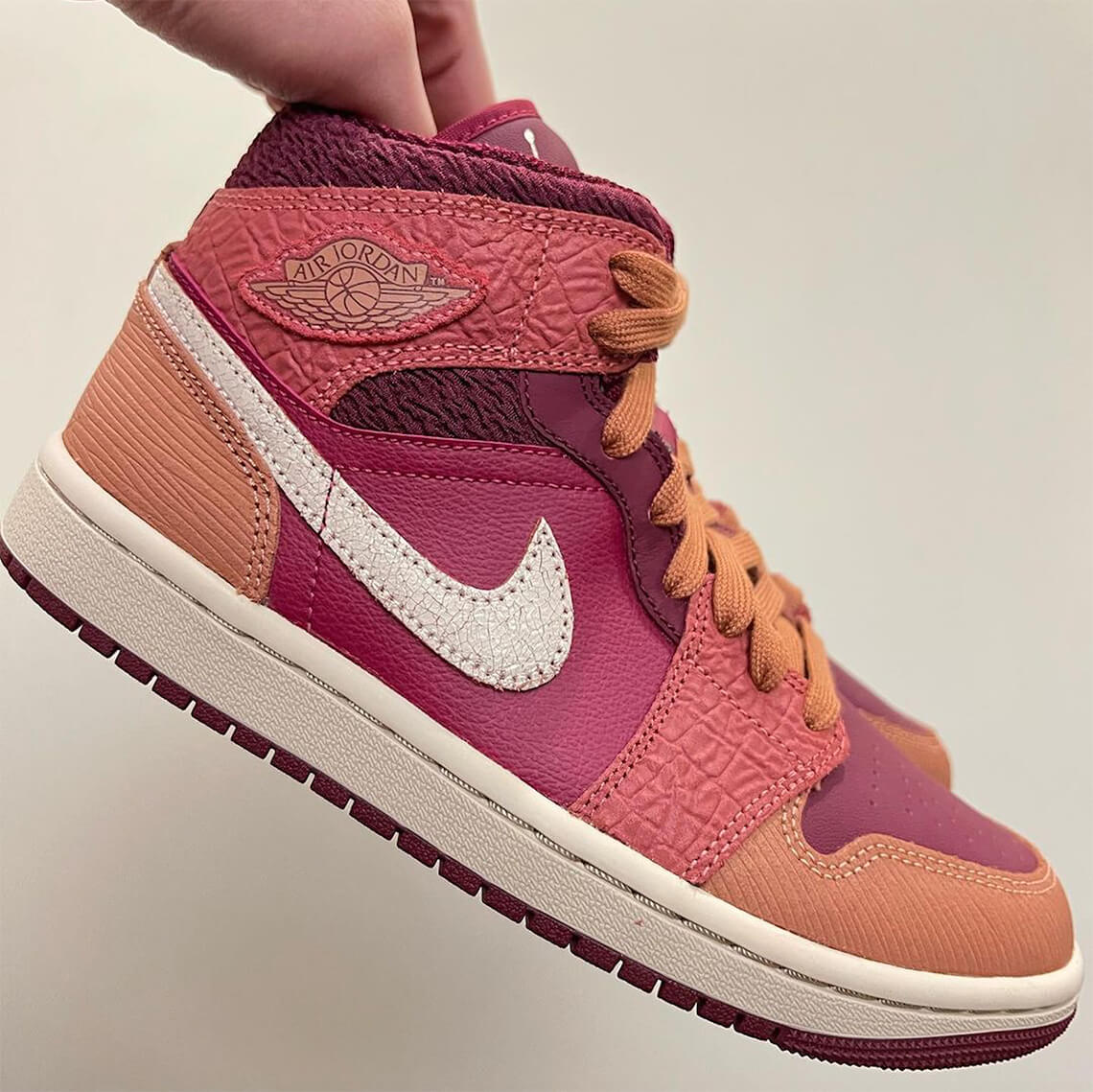 Air Jordan 1 Mid África 2022