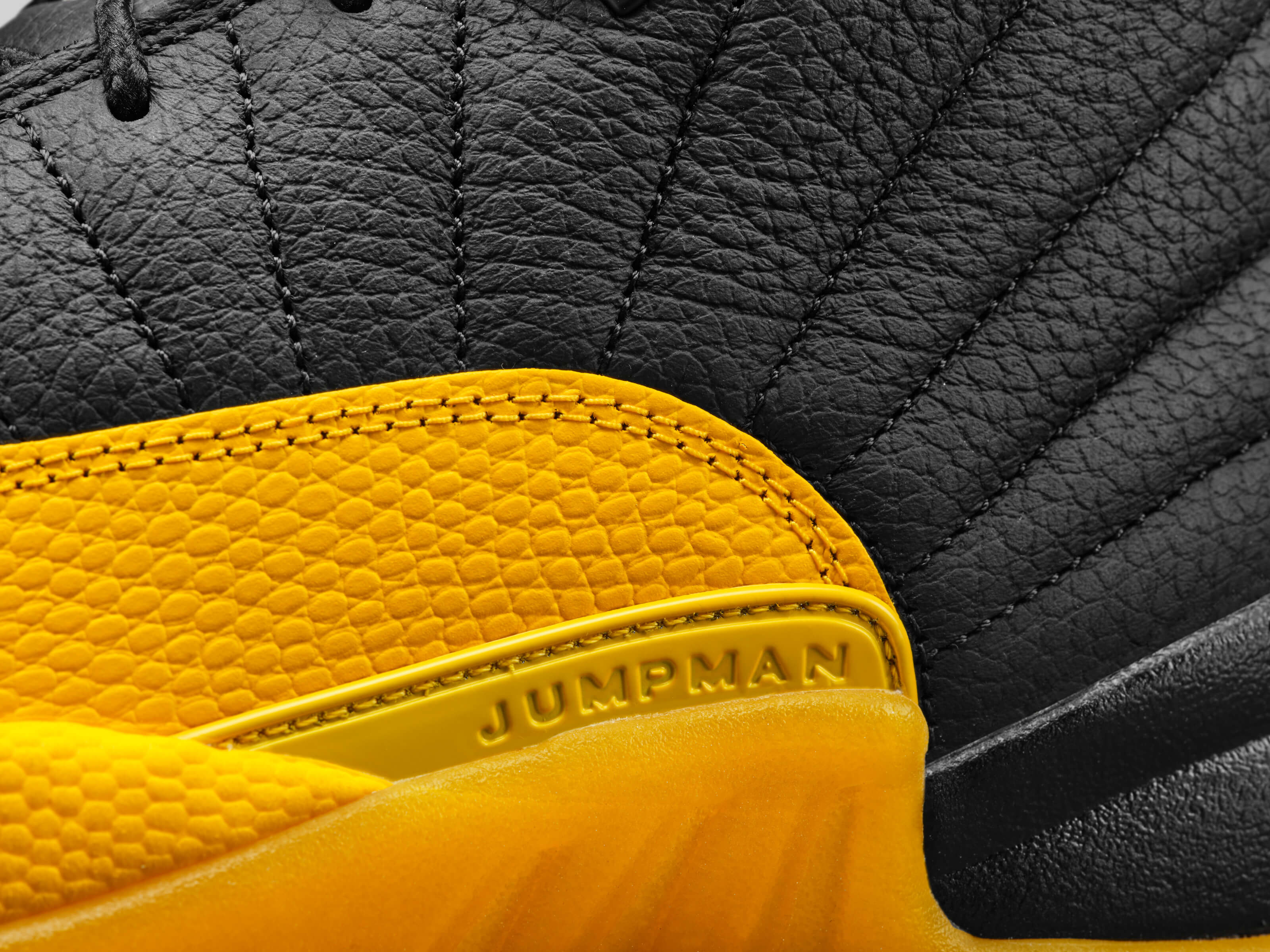 jordan 12 amarillo con negro