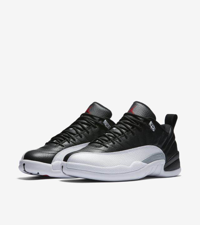 Jordan 12 blanco con negro sale