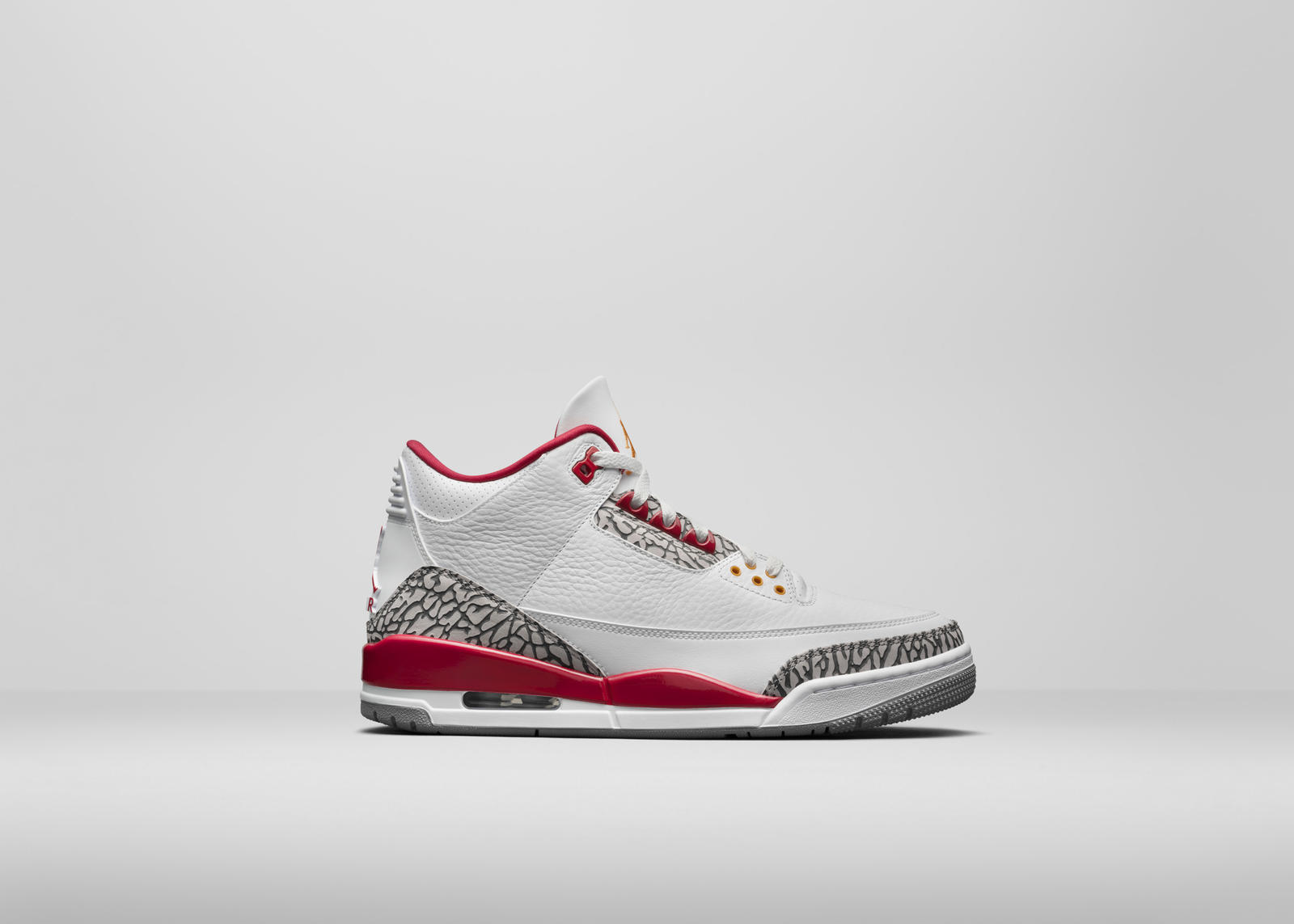 Lanzamientos 2022 Air Jordan 3 Retro Cardinal Red