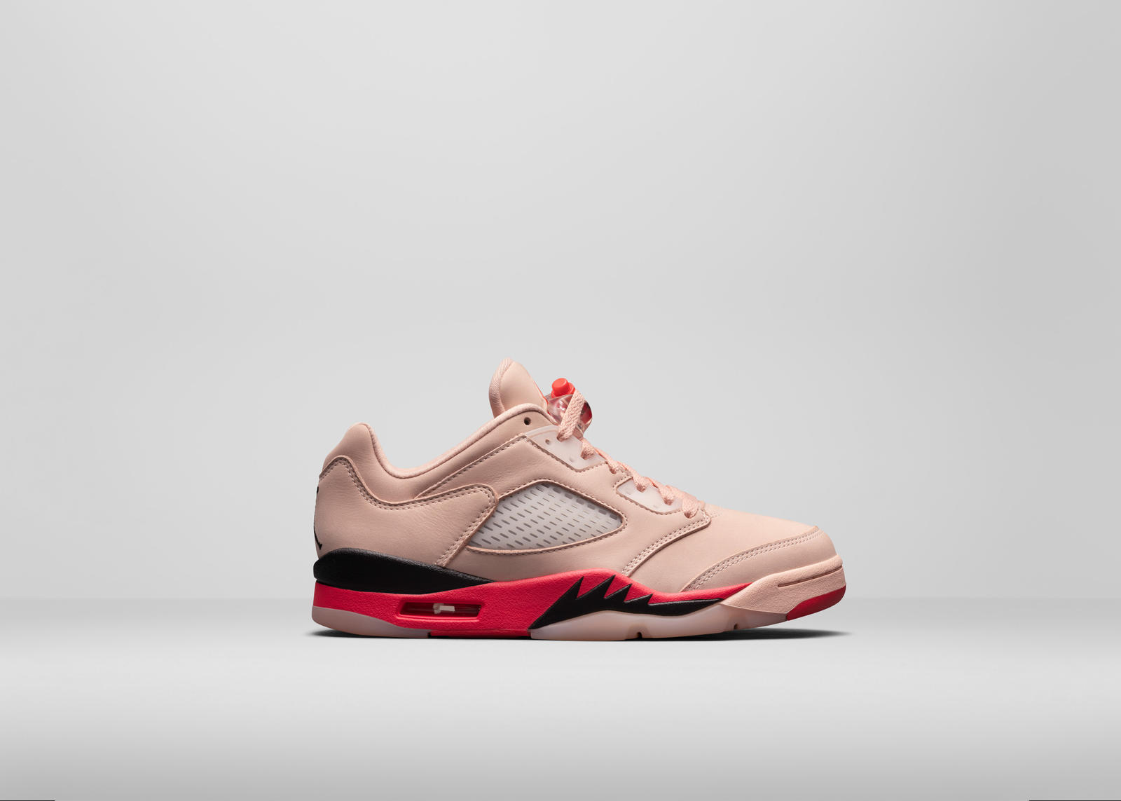 Lanzamientos 2022 Air Jordan 5 Low Arctic Orange Siren Red