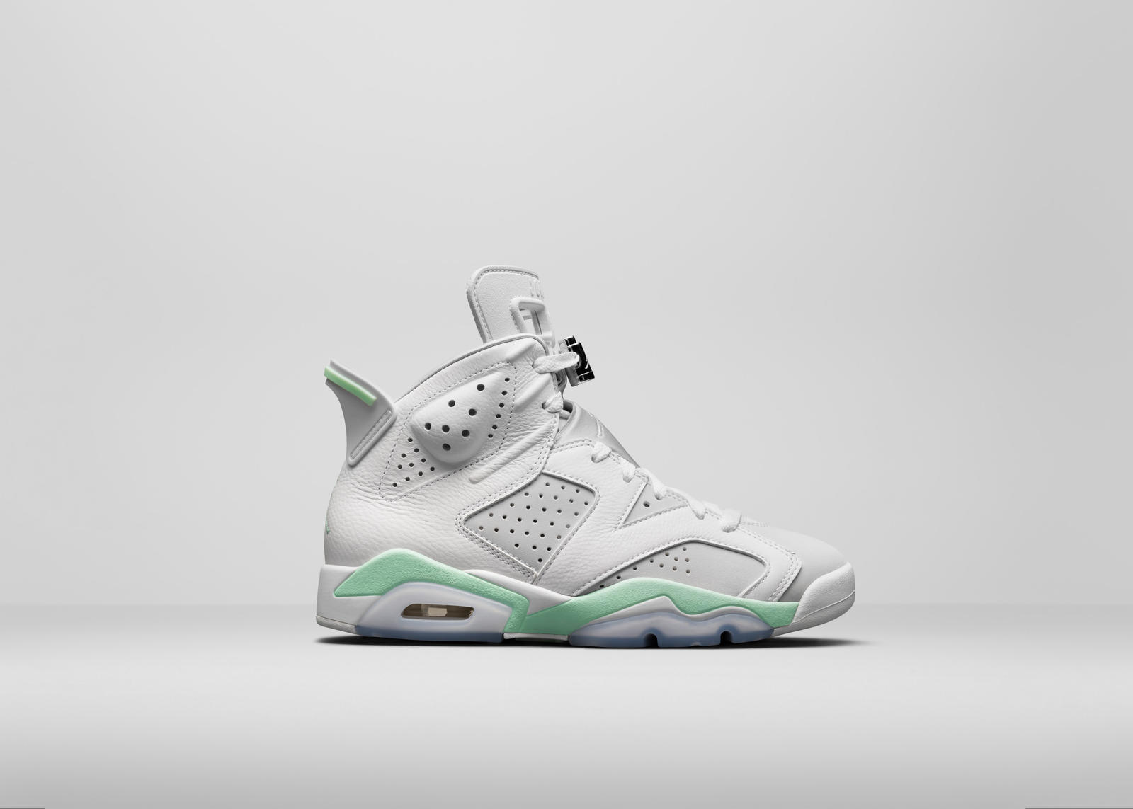 Lanzamientos 2022 Air Jordan 6 Mint Foam