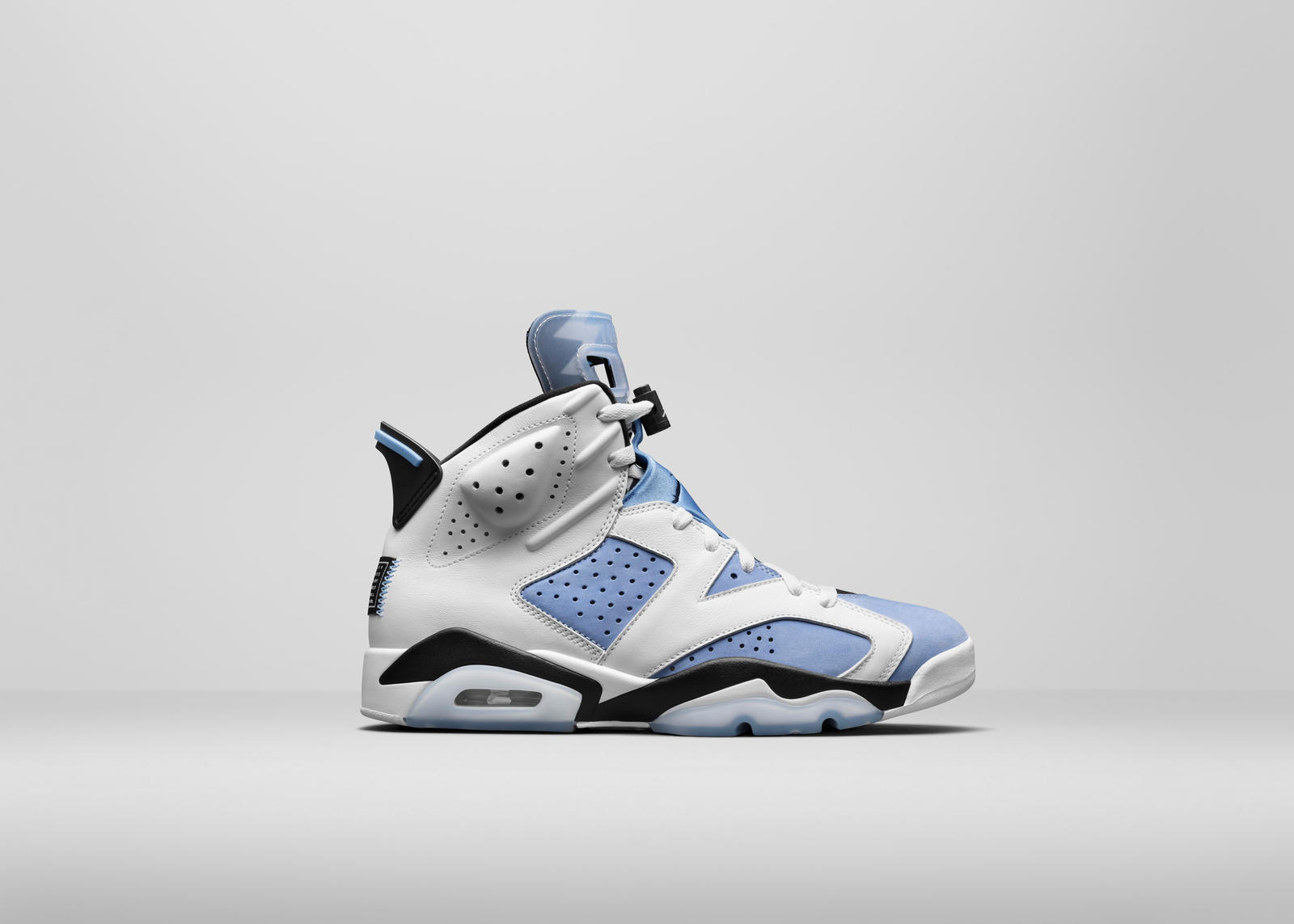 Lanzamientos 2022 Air Jordan 6 University Blue