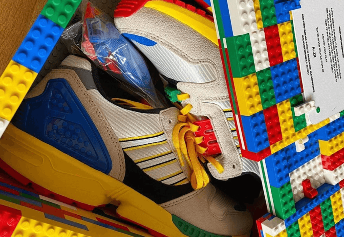 Cuota de admisión De trato fácil Prescribir 🥇Adidas ZX 8000 x LEGO 2020 | zapatillasysneakers.com