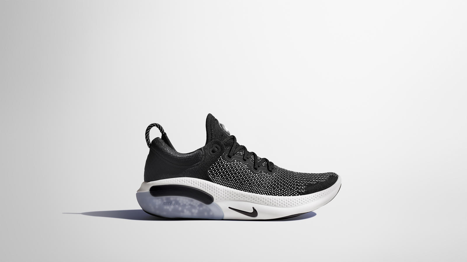 Nike con bolitas de colores en la 2025 suela