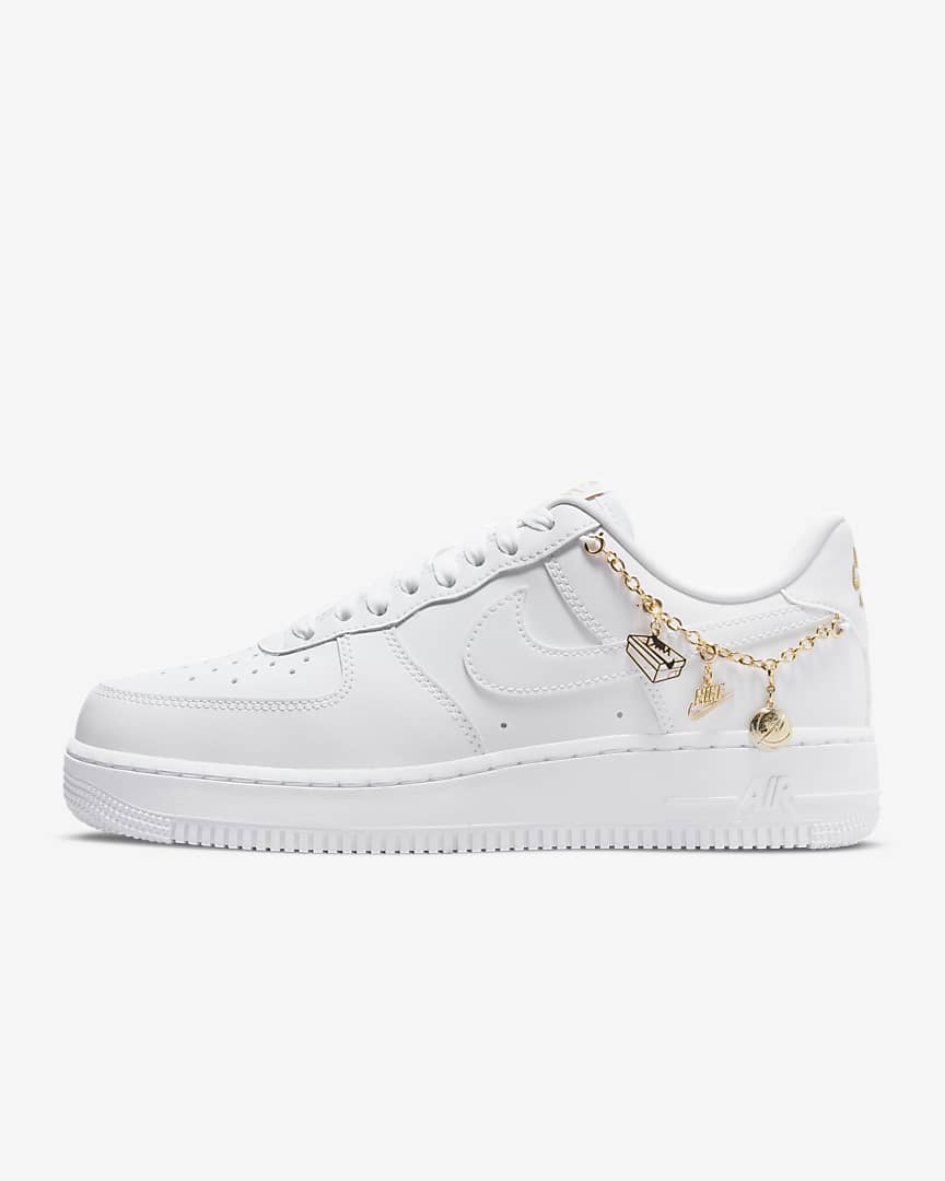 Zumbido Calvo fax 🥇 LUCE AMULETOS DORADOS EN TUS NIKE AF1 Y BLAZER MID  zapatillasysneakers.com