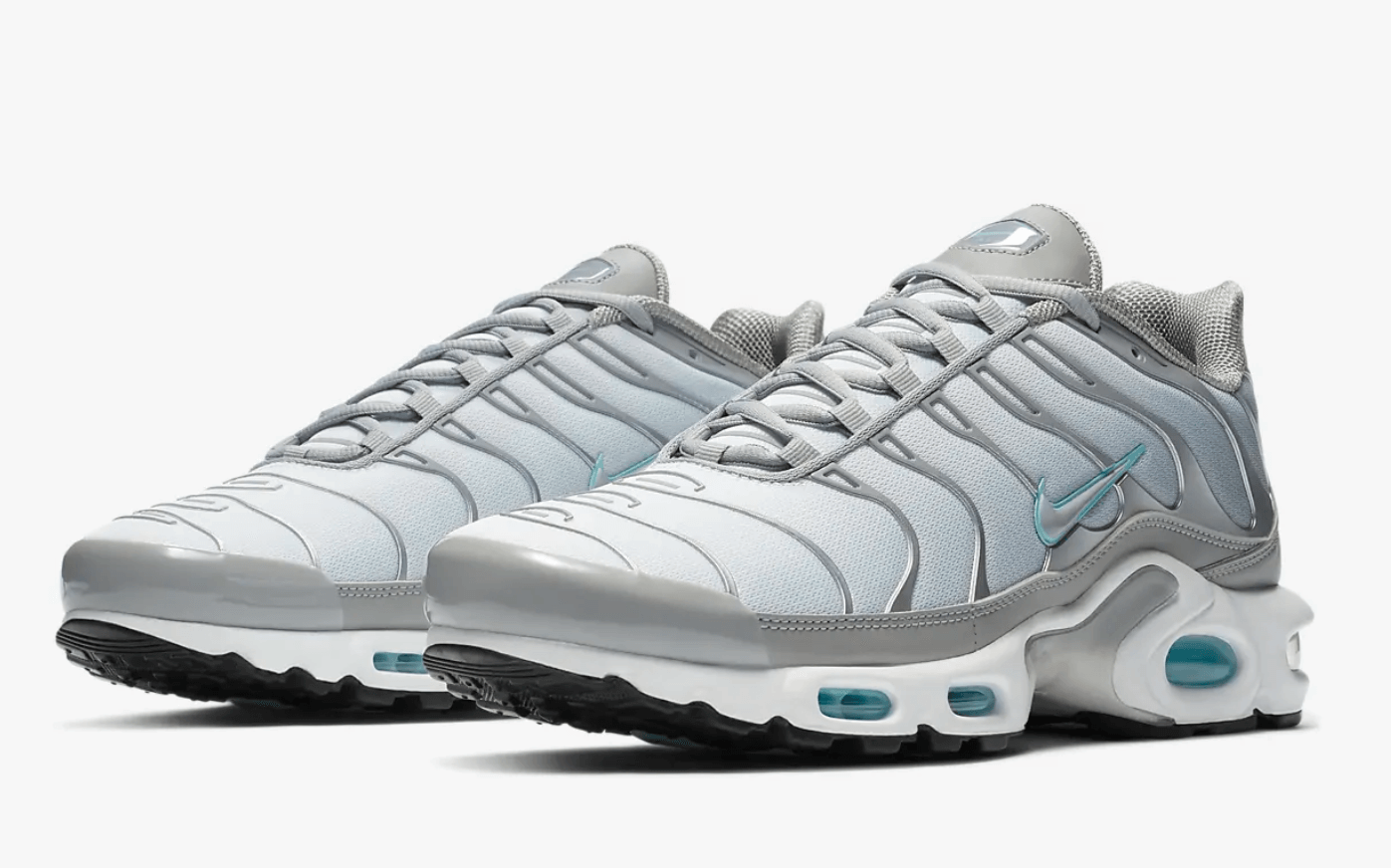 Nike AIR MAX Plus color negro y gris zapatillasysneakers