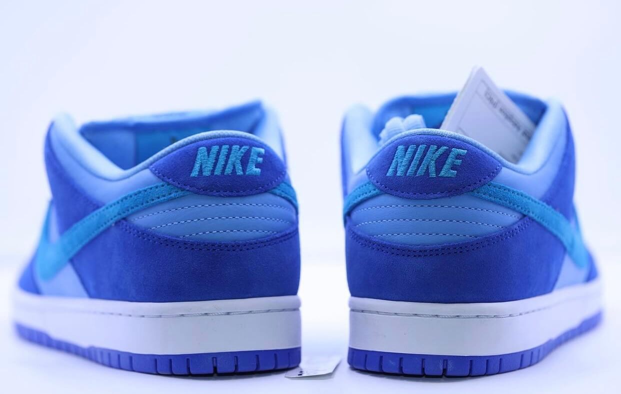 UNA FRAMBUESA AZUL SE ESCONDE EN ESTAS DUNK LOW zapatillasysneakers.com