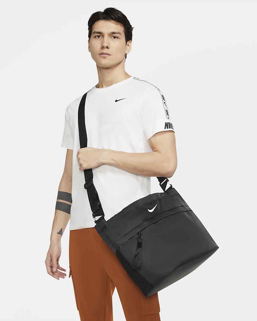 Nike Sportswear Essentials Bolsa de mano