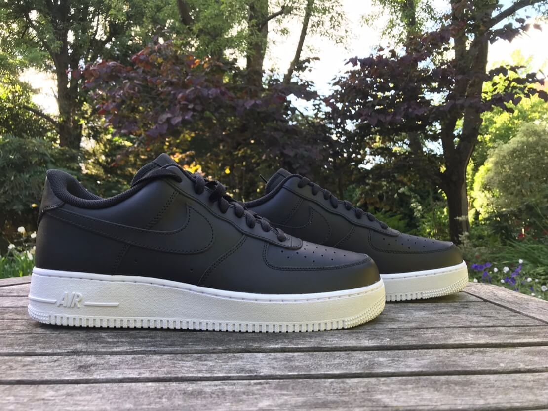 nike air force one blancas y negras