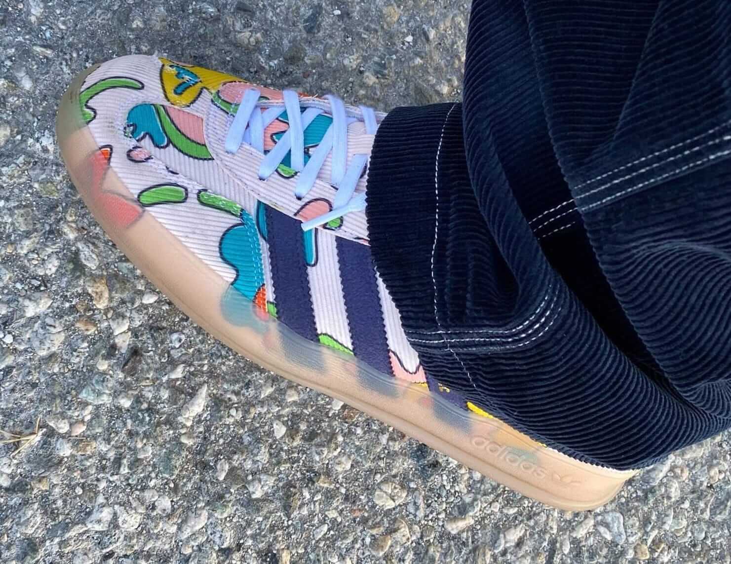 Hueco comerciante cuchara 🥇 PANA Y ESTAMPADOS EN LAS GAZELLE DE SEAN WOTHERSPOON  zapatillasysneakers.com