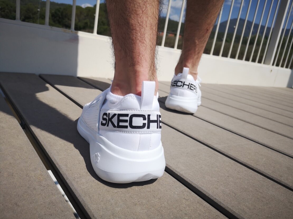 https://www.skechers.com/es-es/style/55103/skechers-gorun-fast-valor/wht