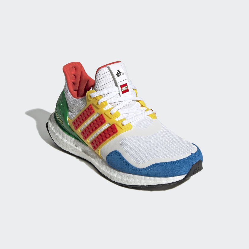 De Dios Idealmente Dinamarca 🥇 ADIDAS Y LEGOS PARA LAS RUNNERS MÁS PEQUES zapatillasysneakers.com