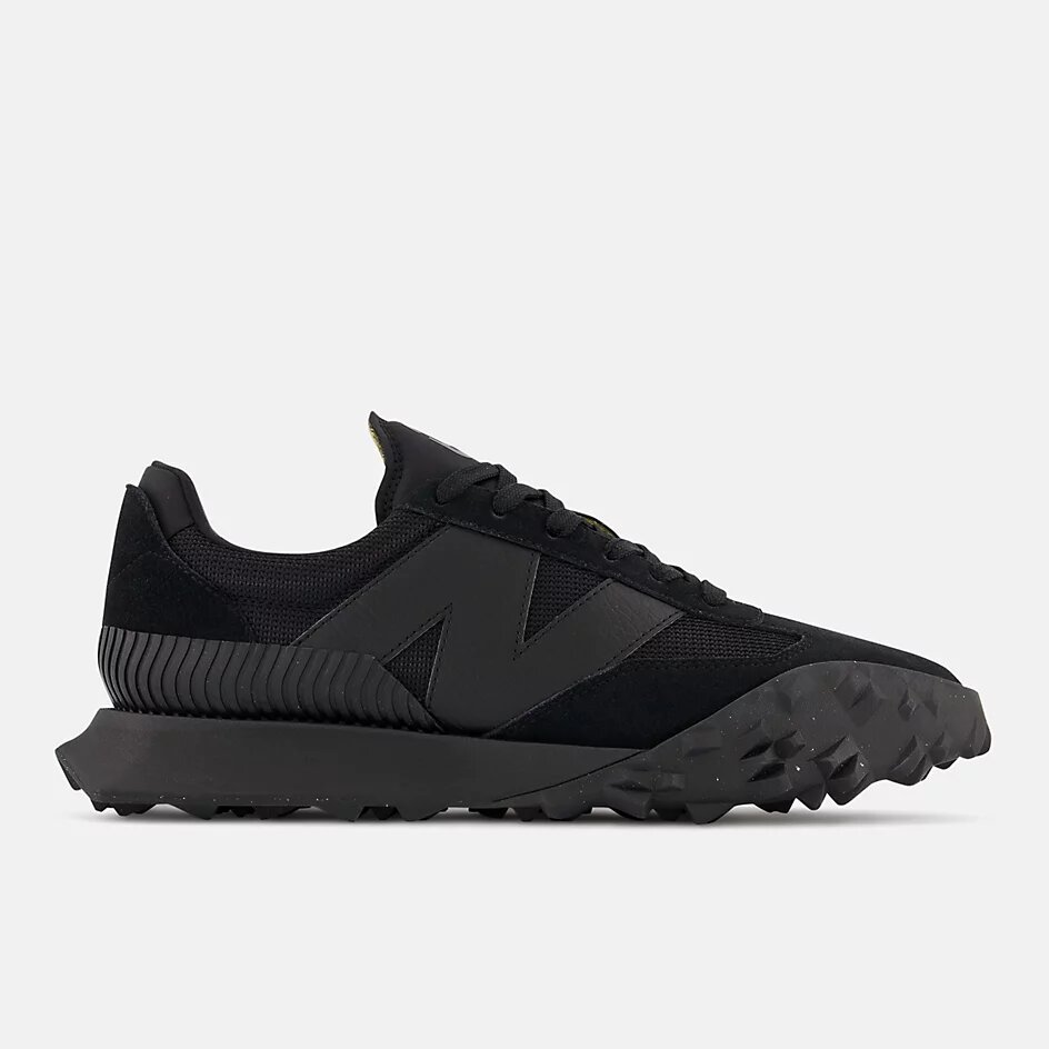 New Balance XC72 Triple Black 2022 color negro