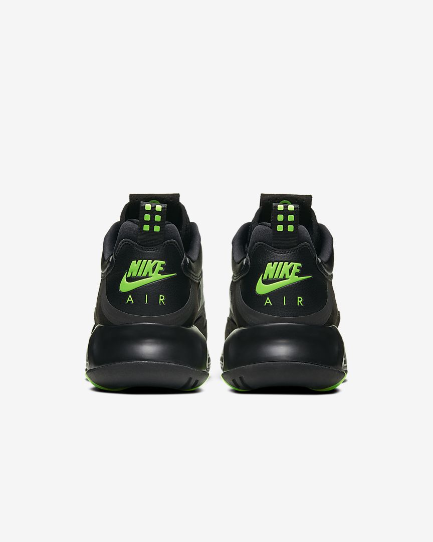 nike negras con verde