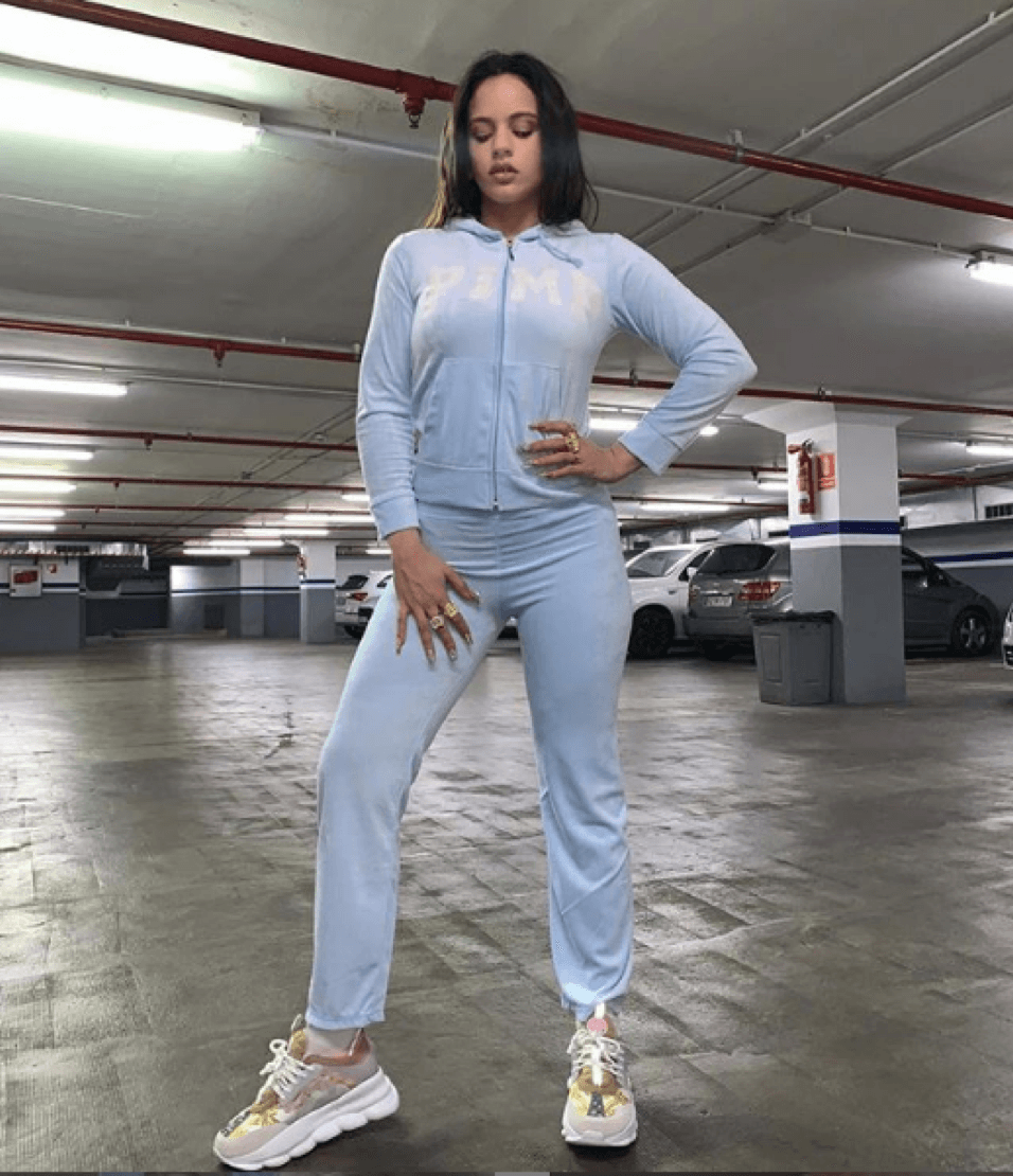 🥇💃Los looks y las zapatillas de Rosalía | Joana Aguilera los ...