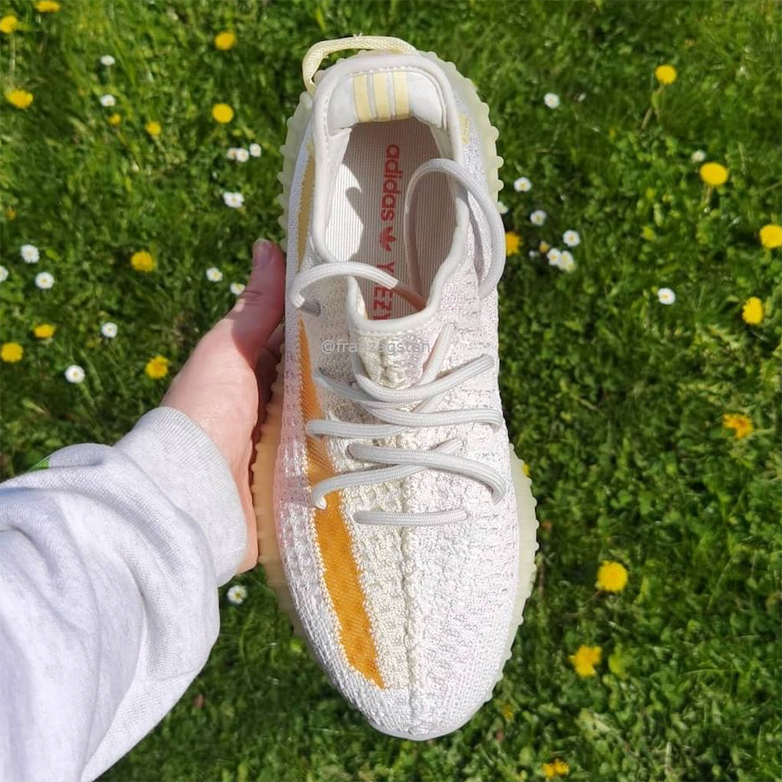 contraste temblor Miniatura 🥇 LAS PRIMERAS YEEZY QUE CAMBIAN DE COLOR CON EL SOL  zapatillasysneakers.com