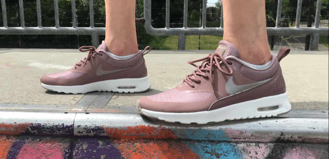 Tenis nike air max thea vino top