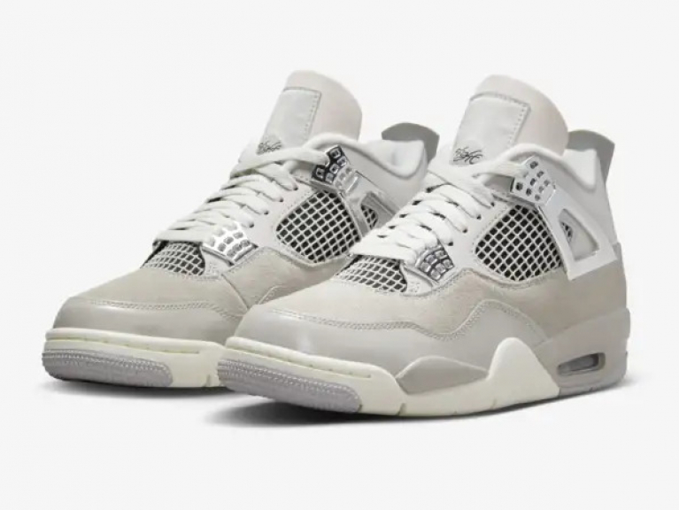 Air Jordan 4 Frozen Moments