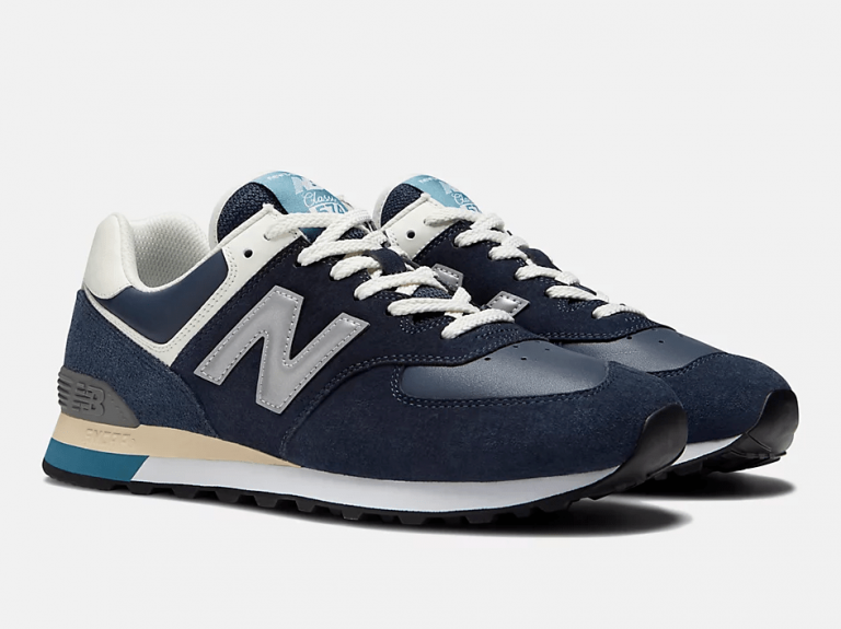 New Balance 574v2 color azul navy con sea salt