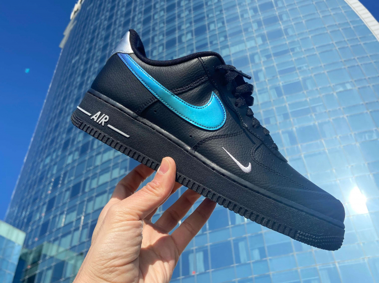 Nike Air Force 1 negras cambia de color
